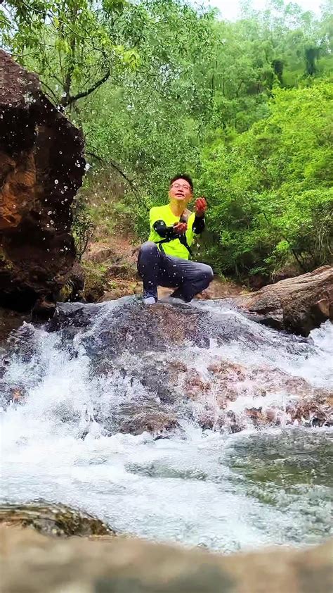 玩水 意思|游山玩水